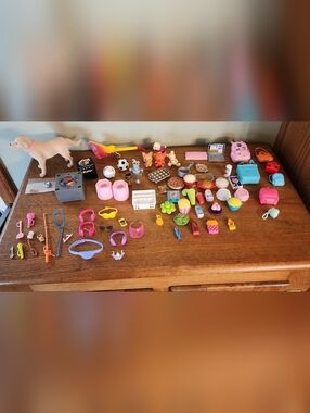 LG. Lot Of Vintage Barbie Accessories